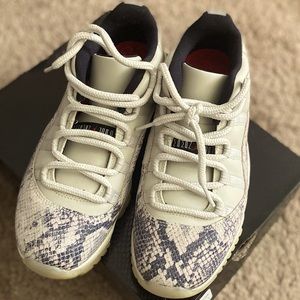 Jordan 11 Low LE